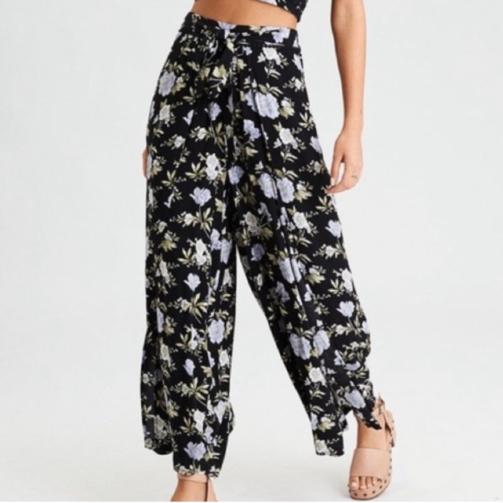 American Eagle Blue Rose Print Palazzo Pants